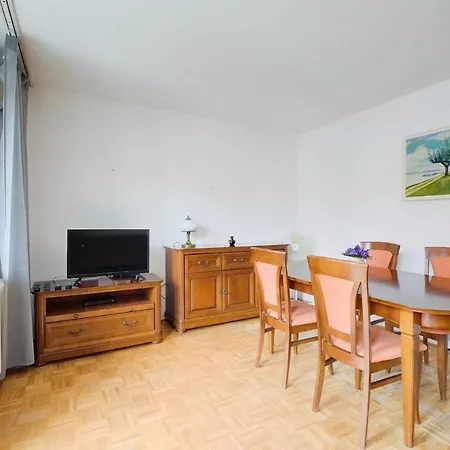 2 Bedroom In Location Warsaw