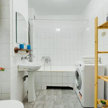 2 Bedroom In Location Apartment