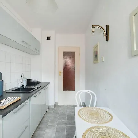 2 Bedroom In Location Apartment *