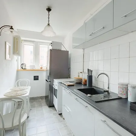 Apartment 2 Bedroom In Location